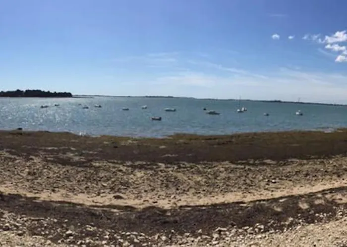 Meuble Sur L\'Ile De Tascon A 300 M De La Plage