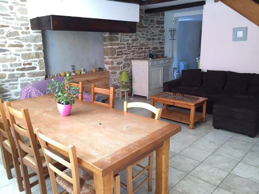 Meuble Sur L'ile De Tascon A 300 M De La